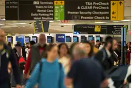 أمريكا تدعو مواطنيها في فنزويلا إلى مغادرة البلاد فوراً