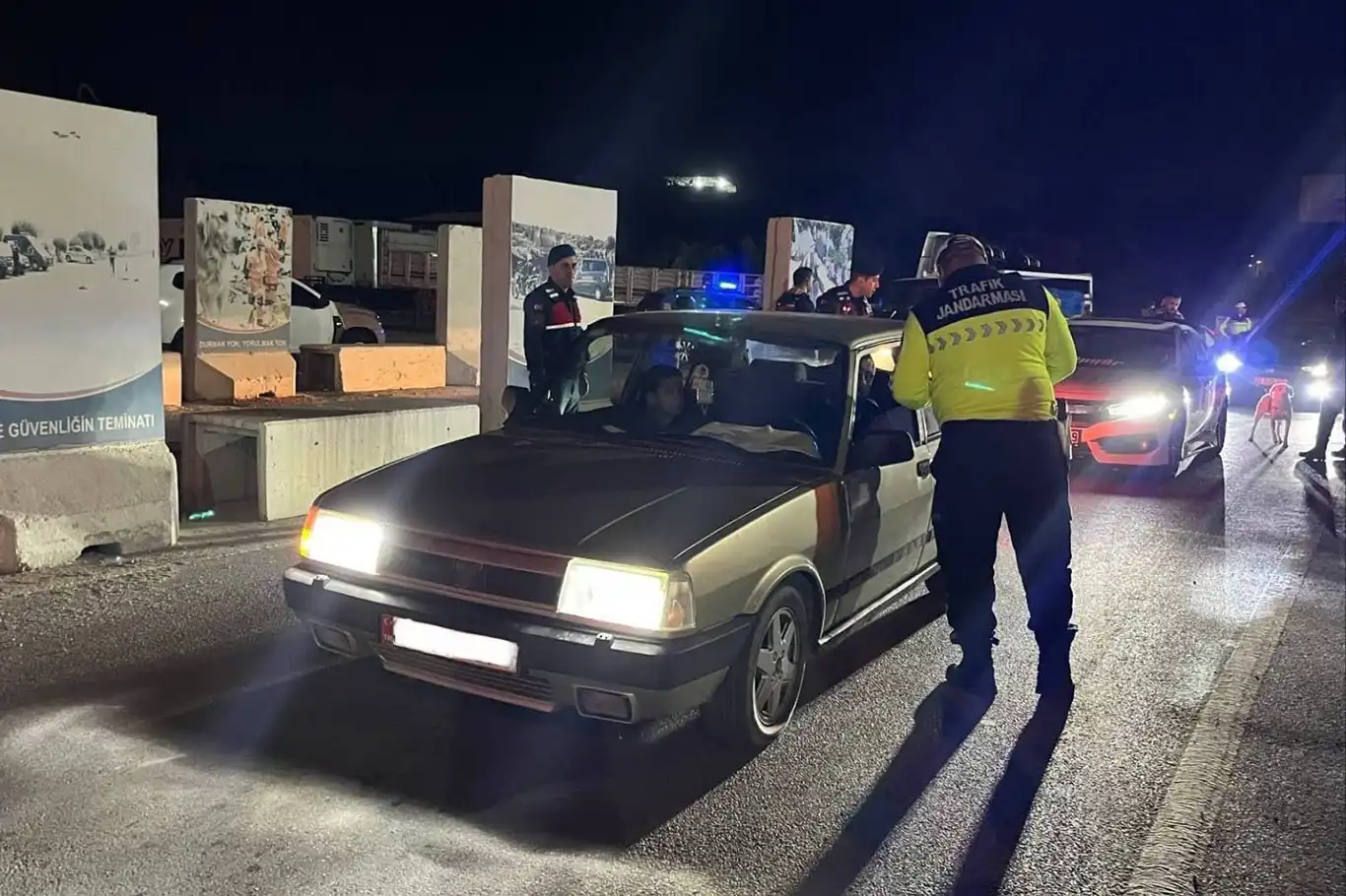 Mersin'de 13 noktada eş zamanlı asayiş uygulaması