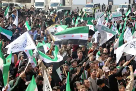 ذي إيكونوميست: سقط سيناريو الفوضى في سوريا، وفترة الانتقال تمتد أبعد من التوقعات