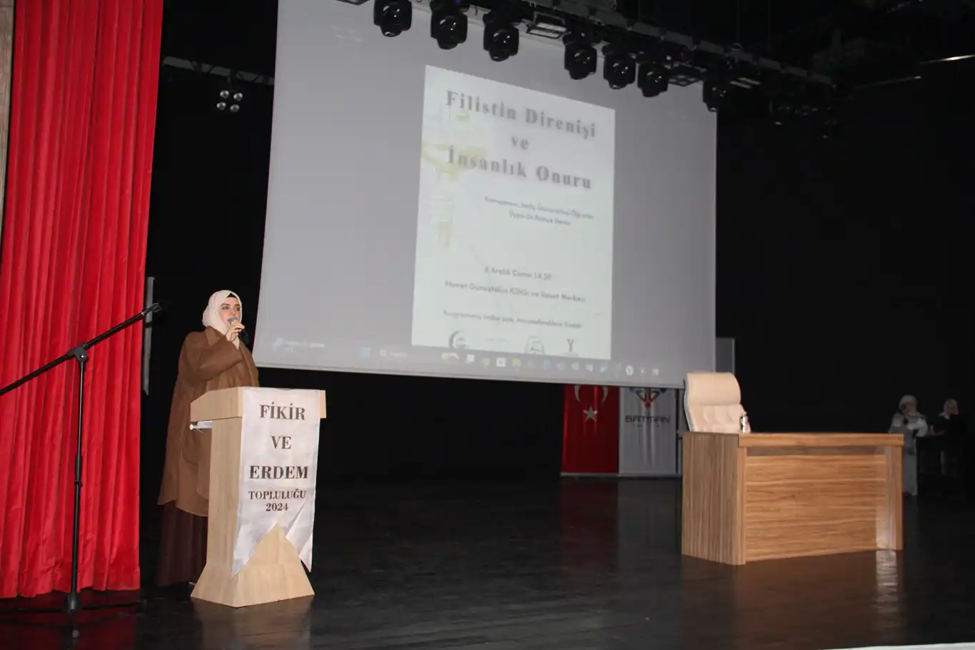 Batman'da "Filistin Direnişi ve İnsanlık Onuru" programına yoğun ilgi