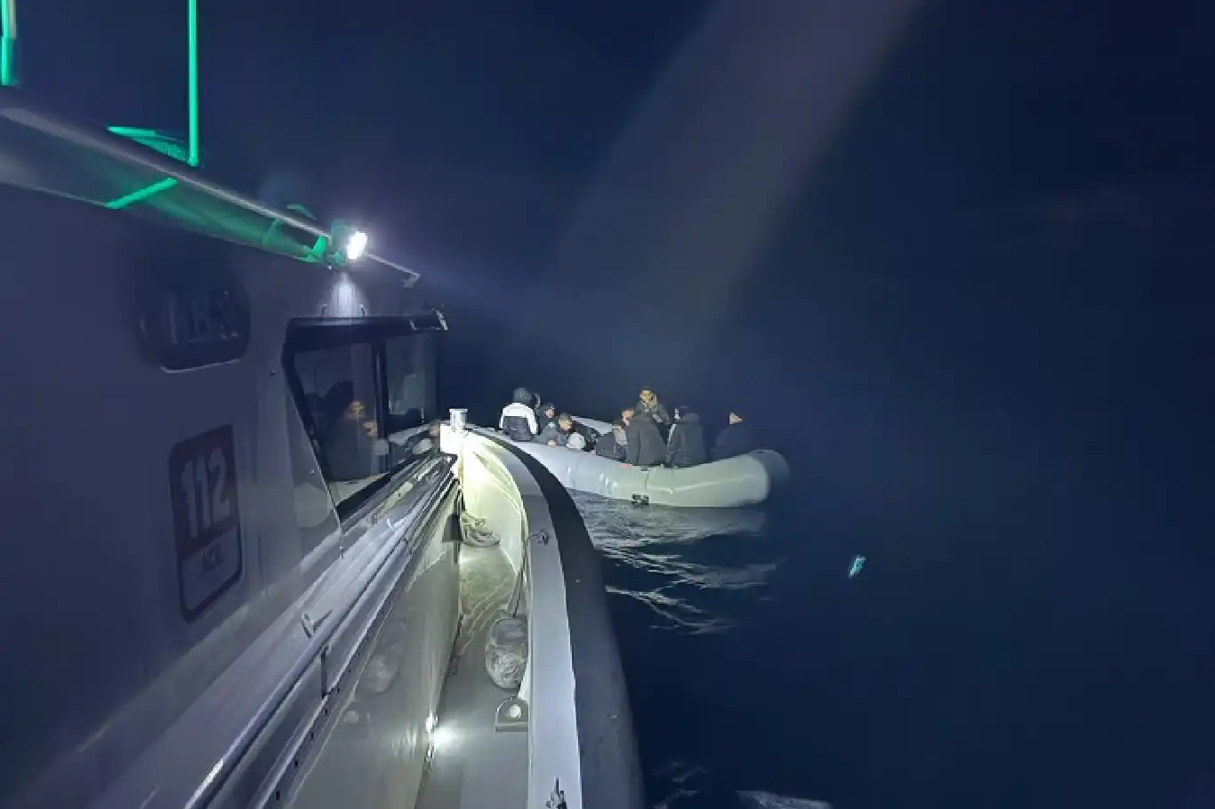 İzmir’de Yunanistan tarafından itilen 15 düzensiz göçmen kurtarıldı