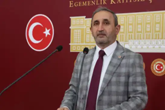 نائب حزب الهدى شَهزاده دمير يقدّم سؤالاً برلمانياً حول مشروع سد جزيرة