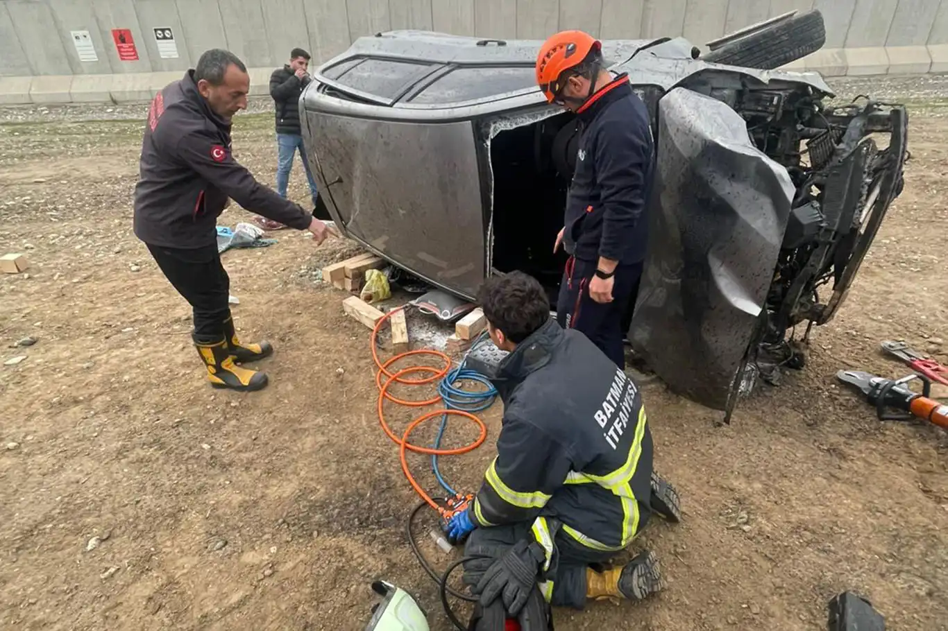 Batman'da kontrolden çıkan otomobil takla attı: 2 yaralı
