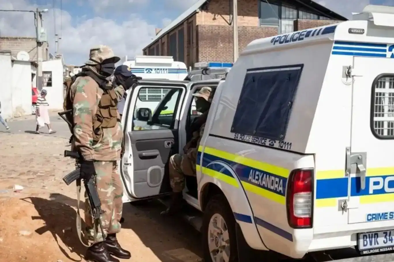 مقتل 11 شخصاً وإصابة 14 في هجوم مسلّح على نُزل بمدينة بريتوريا في جنوب أفريقيا