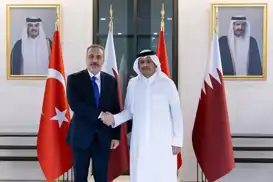وزير الخارجية التركي هاكان فيدان يلتقي نظيره القطري خلال أعمال منتدى الدوحة