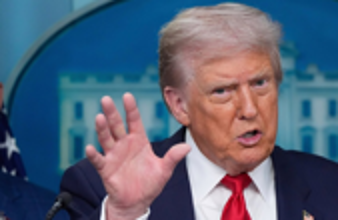 الولايات المتحدة تصعّد وترحل عشرات الإيرانيين 