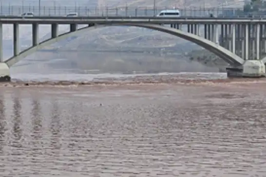 Şırnak Cizre’de Dicle Nehri kızıla boyandı: İlçeye su verilmeyecek