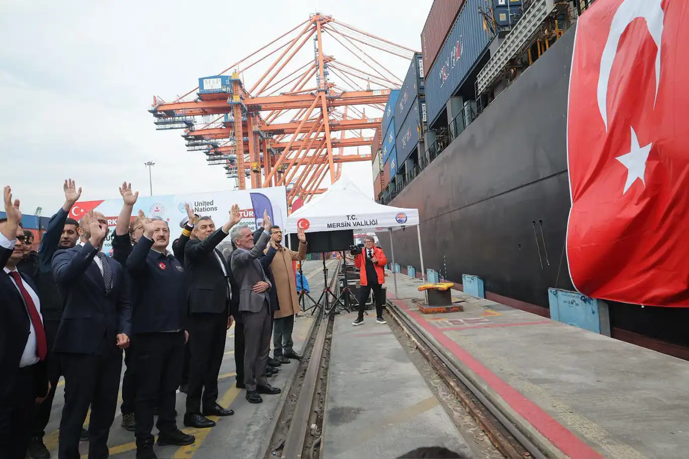 Mersin'den Sudan'a 30 bin çadır gönderiliyor