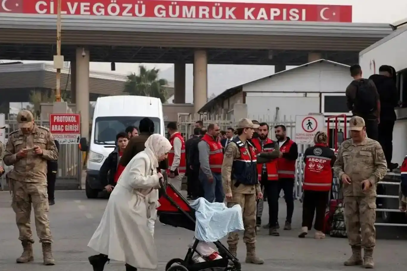 وزير الداخلية التركي يعلن عدد السوريين العائدين إلى بلادهم