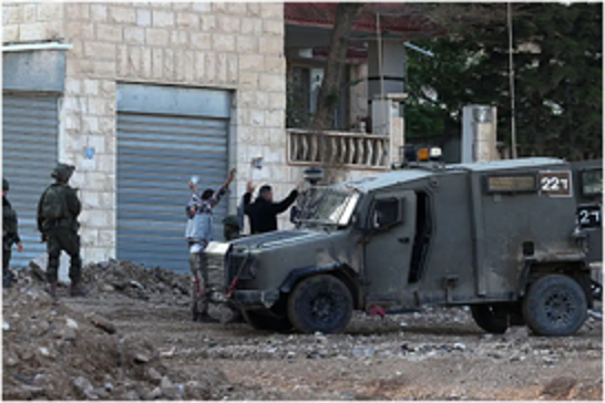 Israeli forces kidnap dozens of Palestinians in West Bank raid campaign