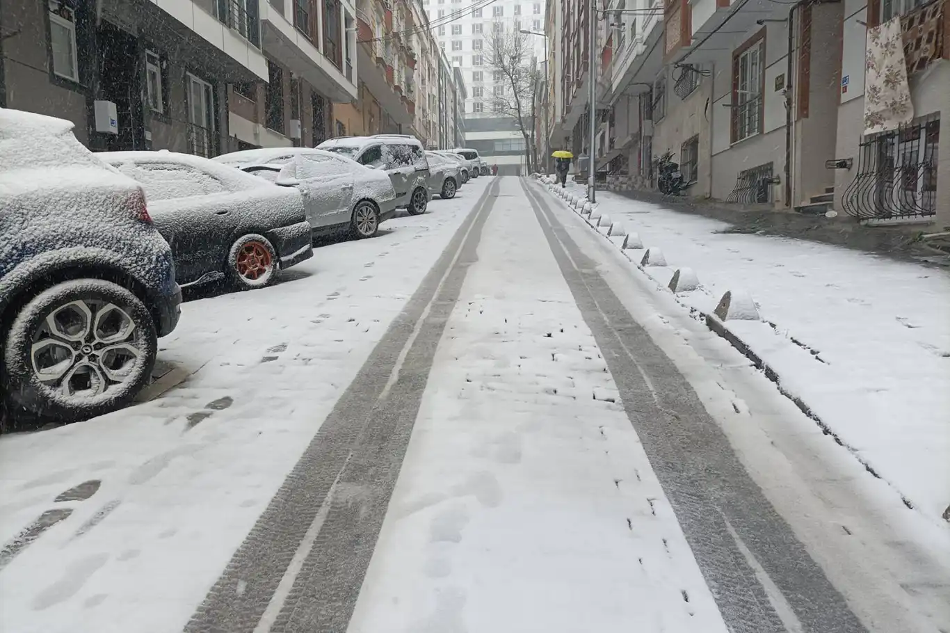 İstanbul'da kar yağışı başladı, işte eğitime ara verilen ilçeler! İstanbul'da kar yağışı başladı, işte eğitime ara verilen ilçeler!