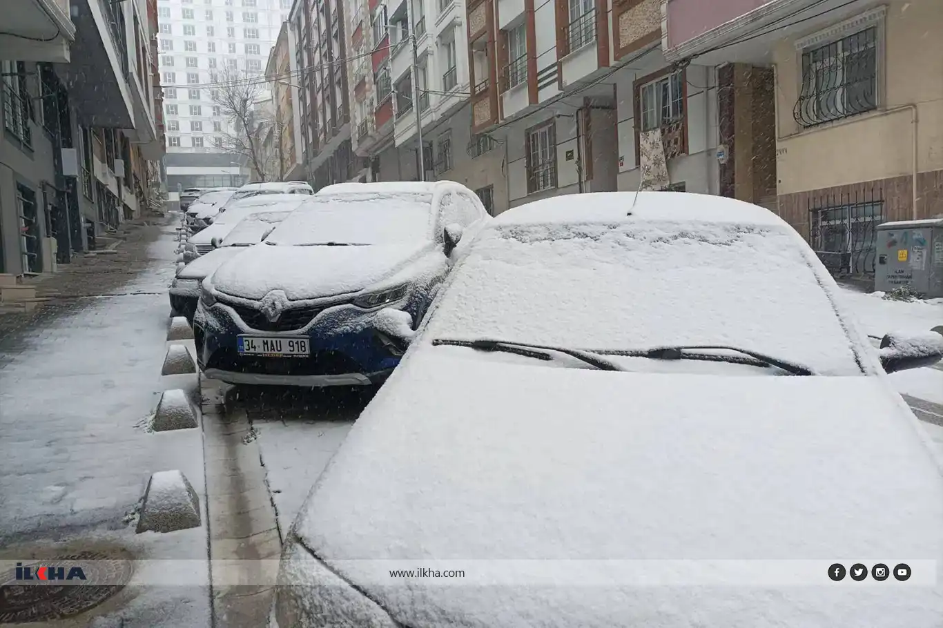 Heavy snowfall forces school closures and travel disruptions in Istanbul Heavy snowfall forces school closures and travel disruptions in Istanbul