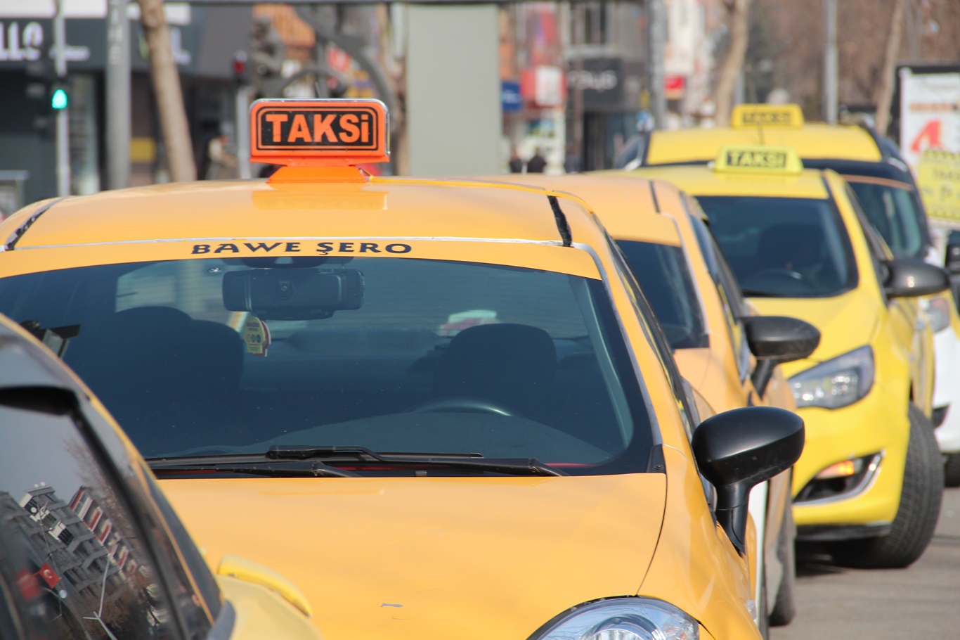 Taksiciler kamera zorunluluğuna karşı yüksek maliyetten şikayetçi
