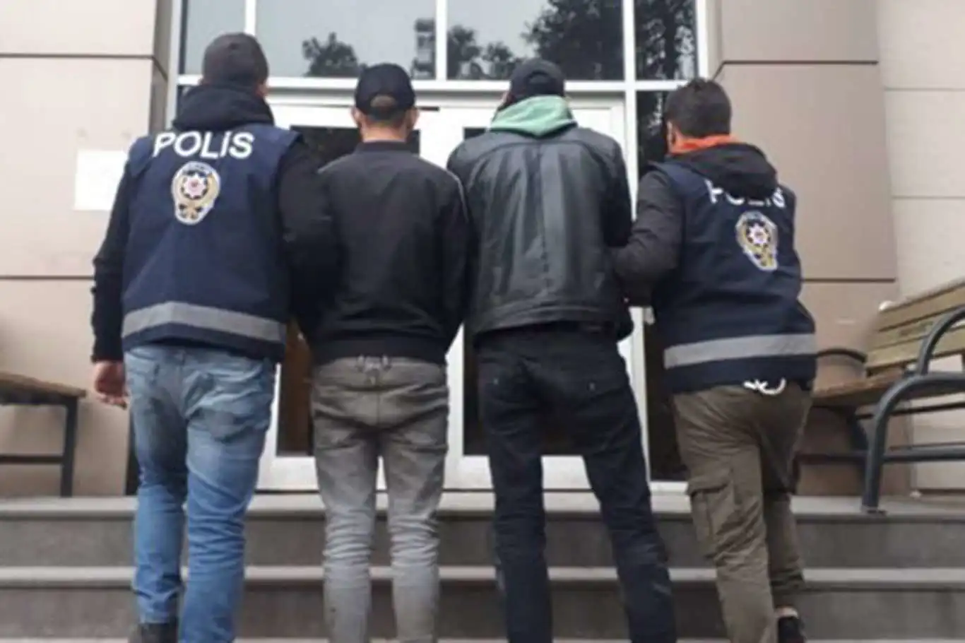 Konya’da iş yerine silahlı saldırı Konya’da iş yerine silahlı saldırı