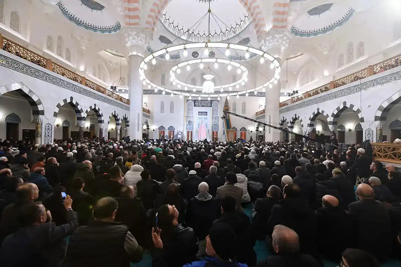 Ramazanın müjdecisi Berat Kandili bu gece idrak edilecek Ramazanın müjdecisi Berat Kandili bu gece idrak edilecek