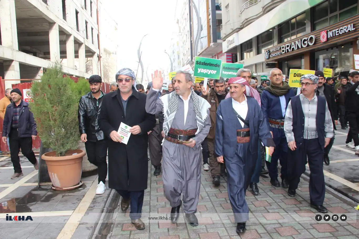 Parlamenterê HUDA PARê Demîr, li Cizîrê beşdarî meşa “Zimanê Dayîkê” bû Parlamenterê HUDA PARê Demîr, li Cizîrê beşdarî meşa “Zimanê Dayîkê” bû