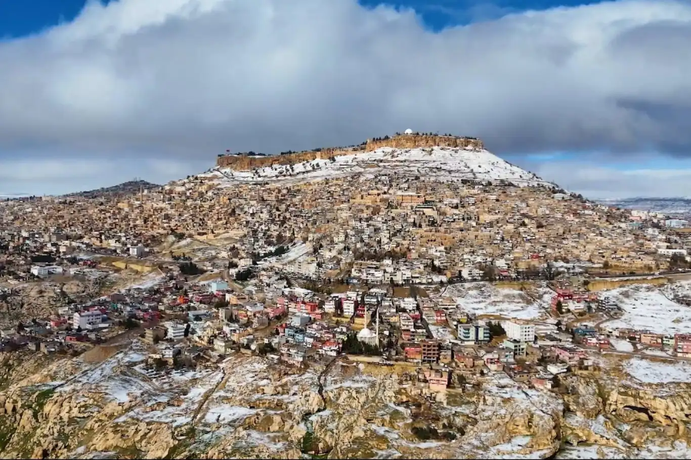 Mardin’in güzel kartpostallık manzarası dronla görüntülendi Mardin’in güzel kartpostallık manzarası dronla görüntülendi