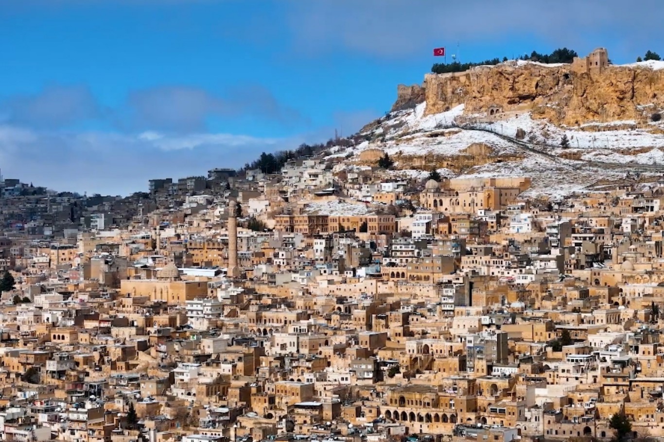 Mardin’in güzel kartpostallık manzarası dronla görüntülendi Mardin’in güzel kartpostallık manzarası dronla görüntülendi