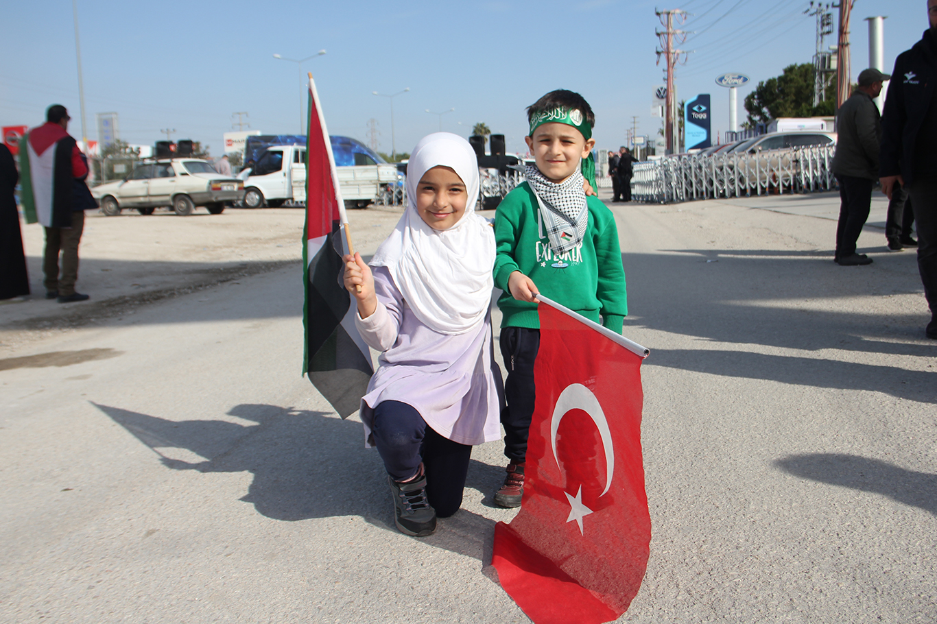 Adanalı minik yürekler: ABD'nin ve israil'in yaptığı soykırıma dur diyoruz