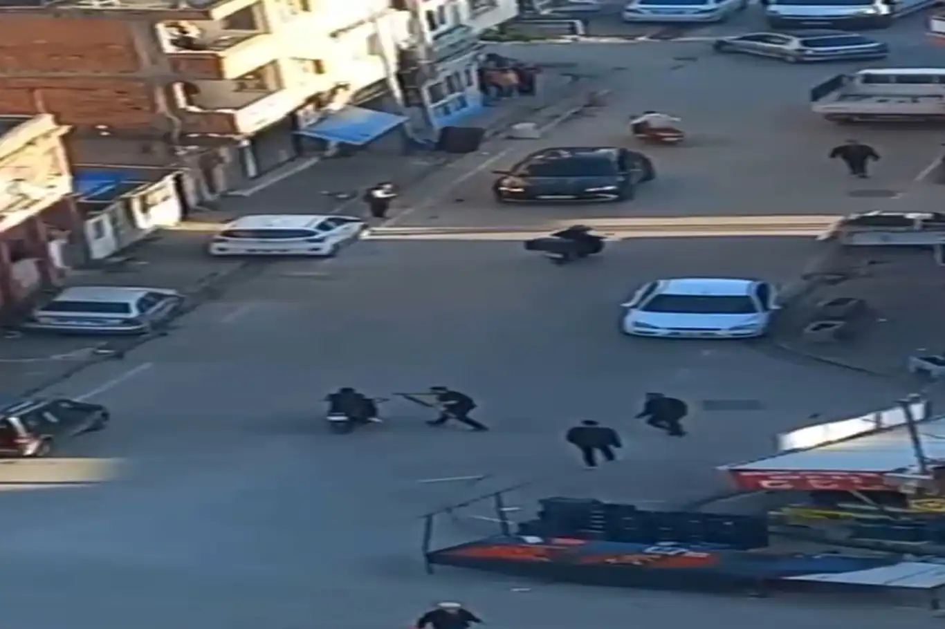 Adana'da dönerciye silahlı saldırı: 3 yaralı Adana'da dönerciye silahlı saldırı: 3 yaralı
