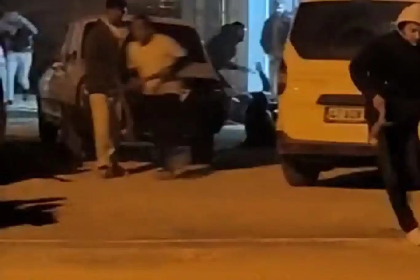 Mardin’de 3 kişinin öldüğü silahlı kavganın yeni görüntüleri ortaya çıktı Mardin’de 3 kişinin öldüğü silahlı kavganın yeni görüntüleri ortaya çıktı