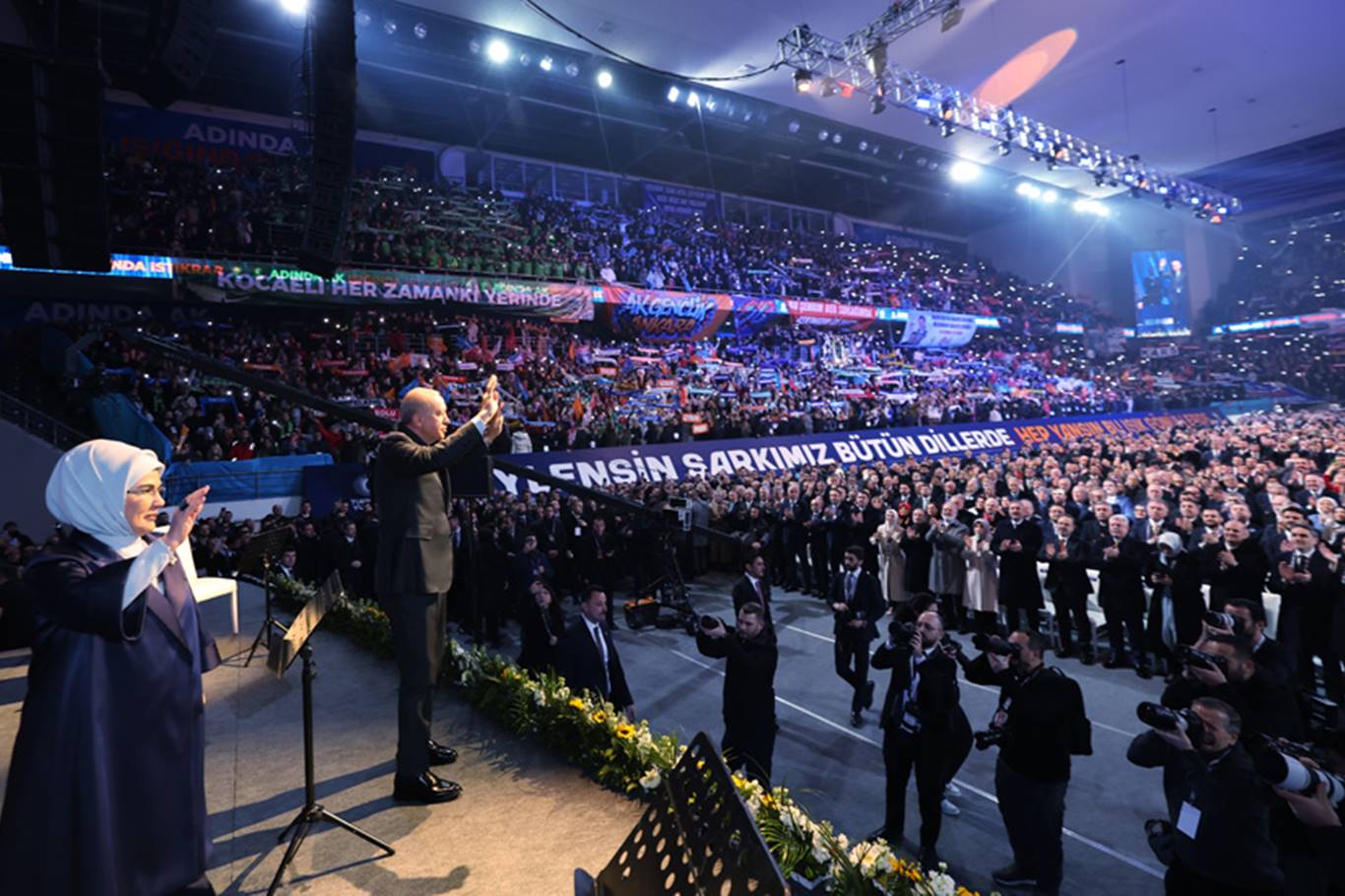 Cumhurbaşkanı Erdoğan, 9'uncu kez genel başkanlığa seçildiği büyük kongrede konuştu Cumhurbaşkanı Erdoğan, 9'uncu kez genel başkanlığa seçildiği büyük kongrede konuştu