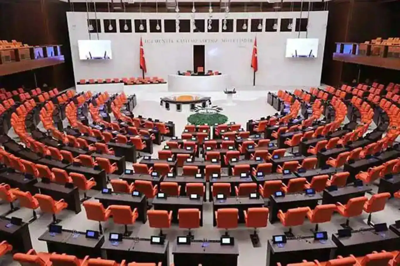 Hejmara parlamenterên ku ji aliyê 6 bajarên ve bên hilbijartin hat guhertin Hejmara parlamenterên ku ji aliyê 6 bajarên ve bên hilbijartin hat guhertin