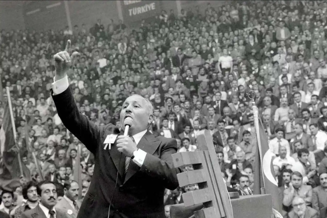 Necmettin Erbakan Hoca rahmet ve minnetle anılıyor Necmettin Erbakan Hoca rahmet ve minnetle anılıyor