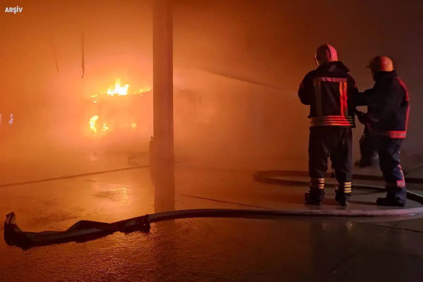 Manisa'da fabrika yangını Manisa'da fabrika yangını