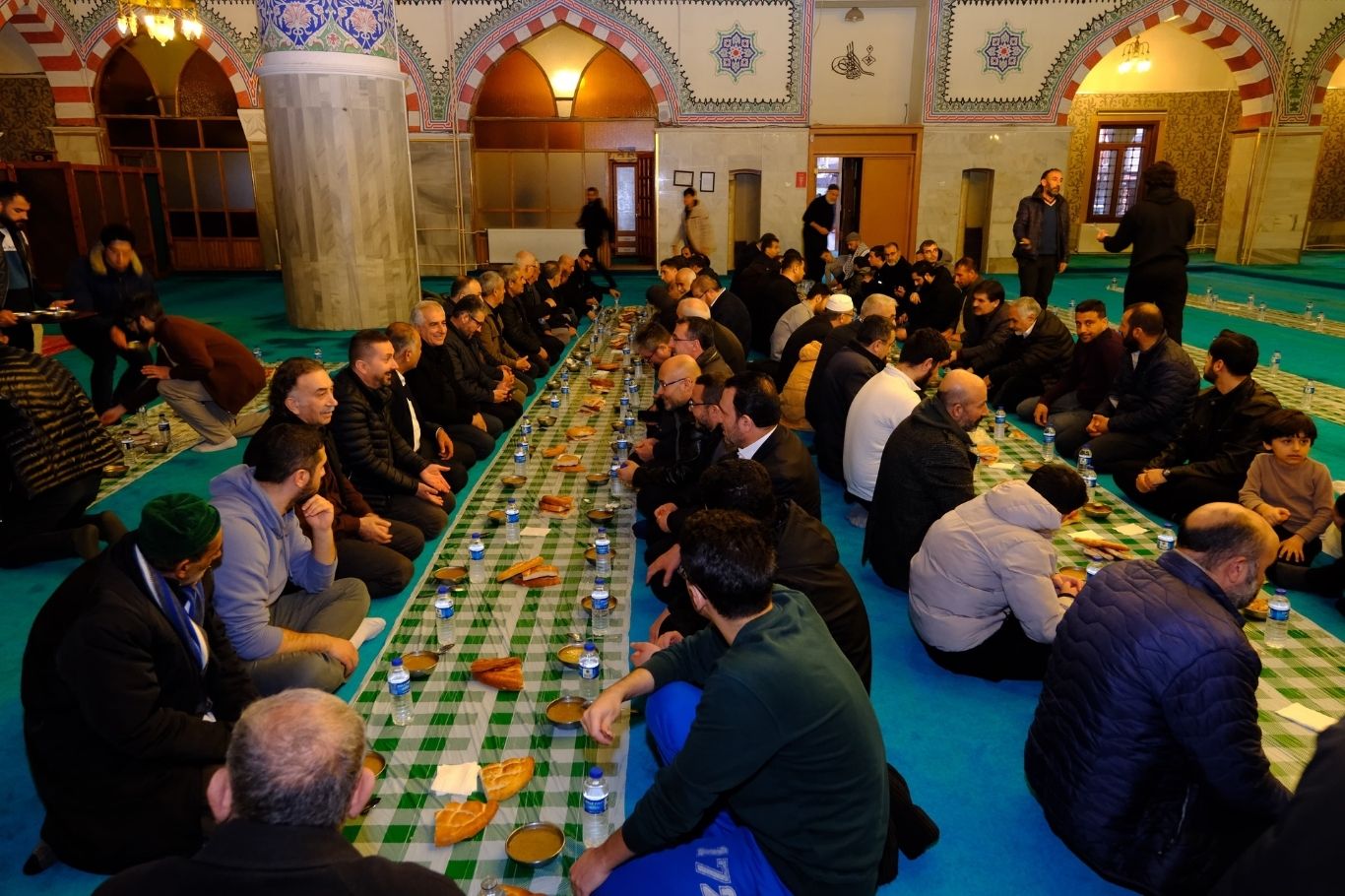 Van’da "11. Geleneksel Ümmet İftarı" gerçekleştirildi Van’da "11. Geleneksel Ümmet İftarı" gerçekleştirildi