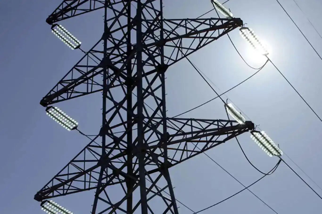 Katar, Ürdün üzerinden Suriye'ye elektrik tedarikine başladı Katar, Ürdün üzerinden Suriye'ye elektrik tedarikine başladı