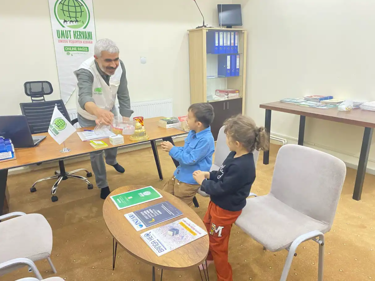 Minik kardeşlerden Gazze'ye anlamlı bağış Minik kardeşlerden Gazze'ye anlamlı bağış