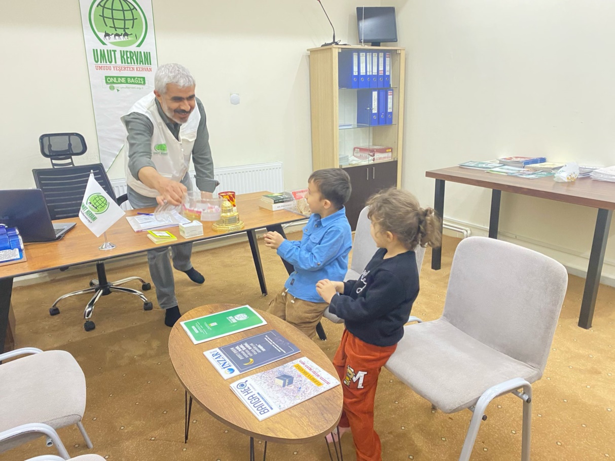 Minik kardeşlerden Gazze'ye anlamlı bağış Minik kardeşlerden Gazze'ye anlamlı bağış
