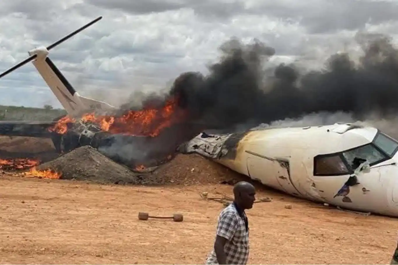 Five killed in cargo plane crash near Mogadishu Five killed in cargo plane crash near Mogadishu