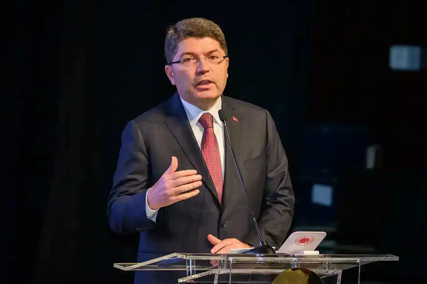 وزير العدل التركي يؤكد استقلالية القضاء ويدعو لعدم تسييس القرارات القضائية وزير العدل التركي يؤكد استقلالية القضاء ويدعو لعدم تسييس القرارات القضائية