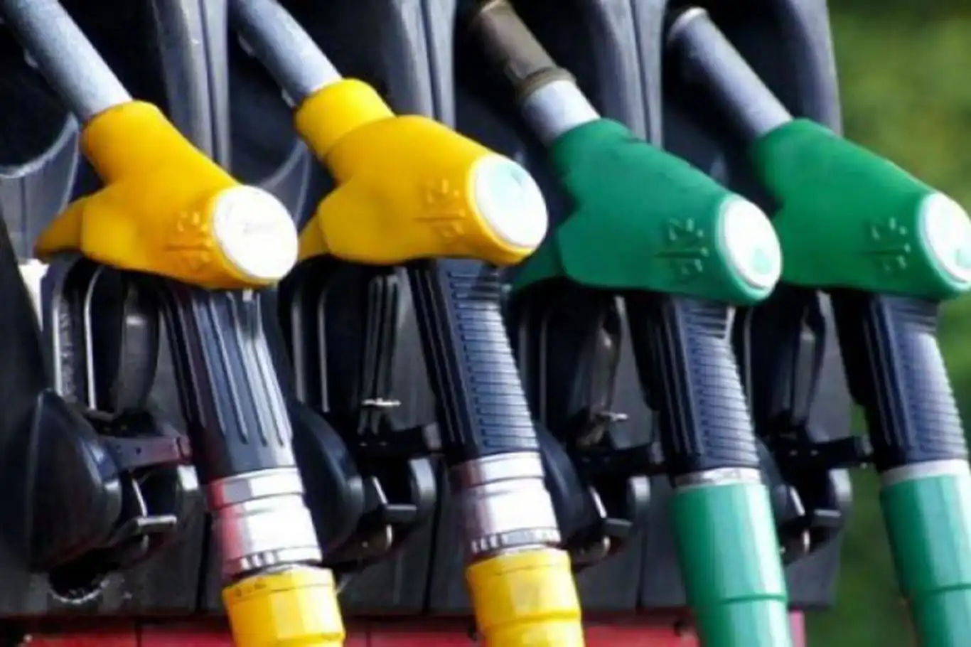 Benzin ve motorine zam geliyor Benzin ve motorine zam geliyor