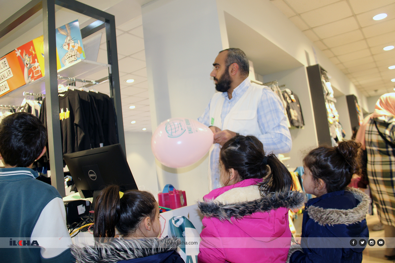 Hope Caravan brings Eid joy to hundreds of children in Diyarbakır Hope Caravan brings Eid joy to hundreds of children in Diyarbakır