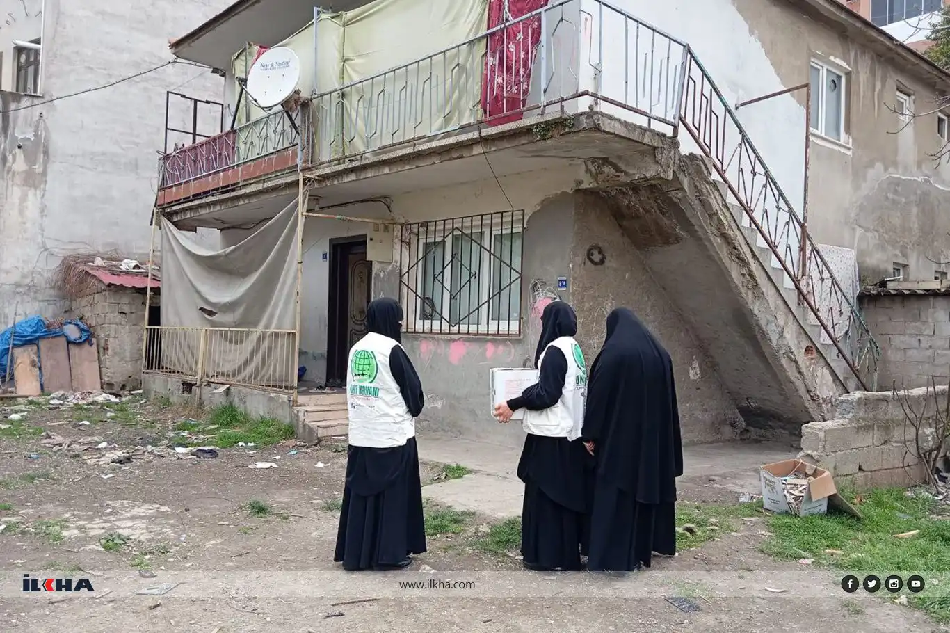 Hope Caravan distributes Ramadan food aid to needy families in Bursa Hope Caravan distributes Ramadan food aid to needy families in Bursa