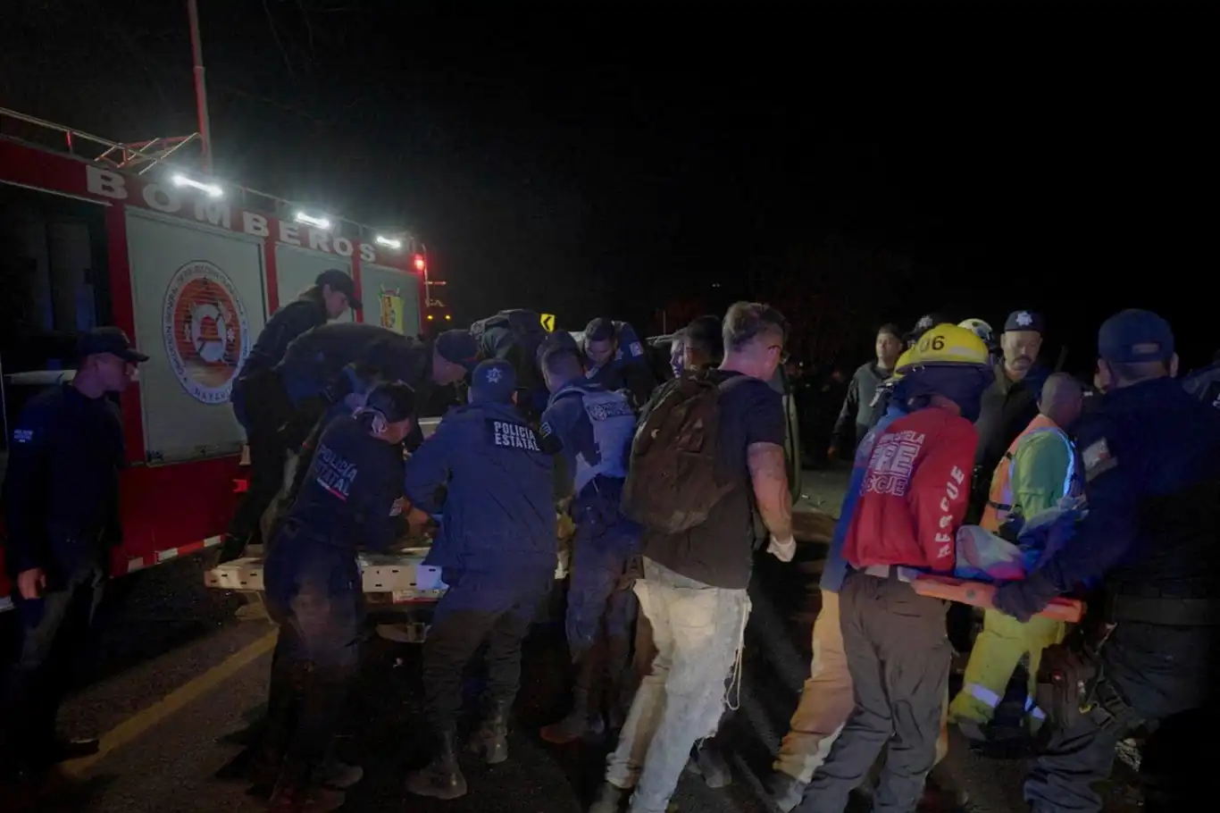 Meksika'da feci kaza: 12 ölü, 4 yaralı Meksika'da feci kaza: 12 ölü, 4 yaralı