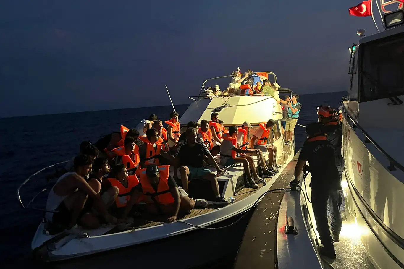 Muğla açıklarında 64 düzensiz göçmen yakalandı Muğla açıklarında 64 düzensiz göçmen yakalandı