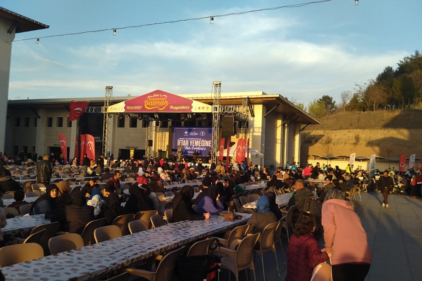 Batman'da binlerce esnaf iftar sofrasında bir araya geldi