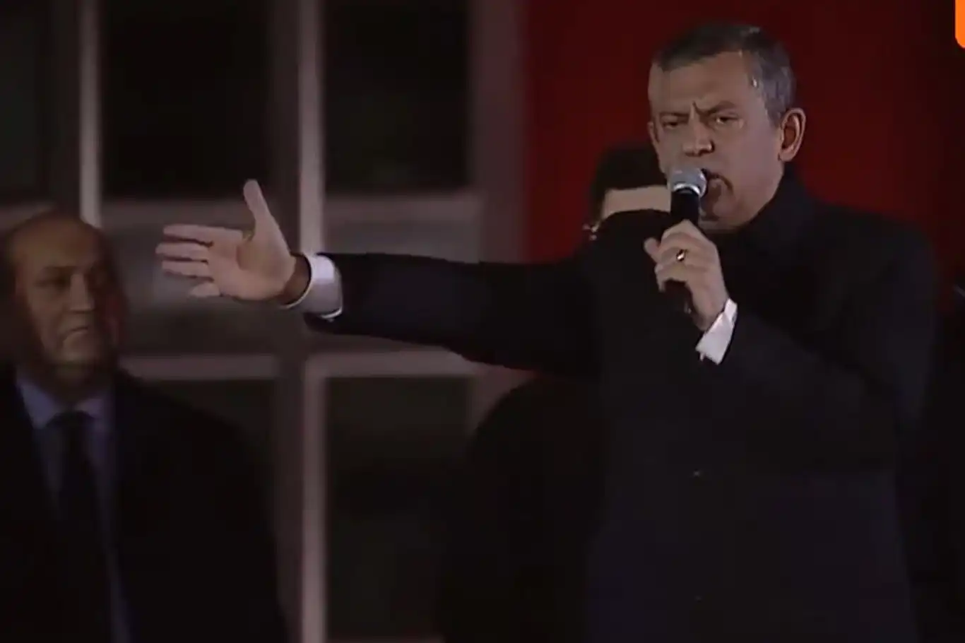 CHP Genel Başkanı Özel'den İstanbul Valisi Gül'e tehdit! CHP Genel Başkanı Özel'den İstanbul Valisi Gül'e tehdit!