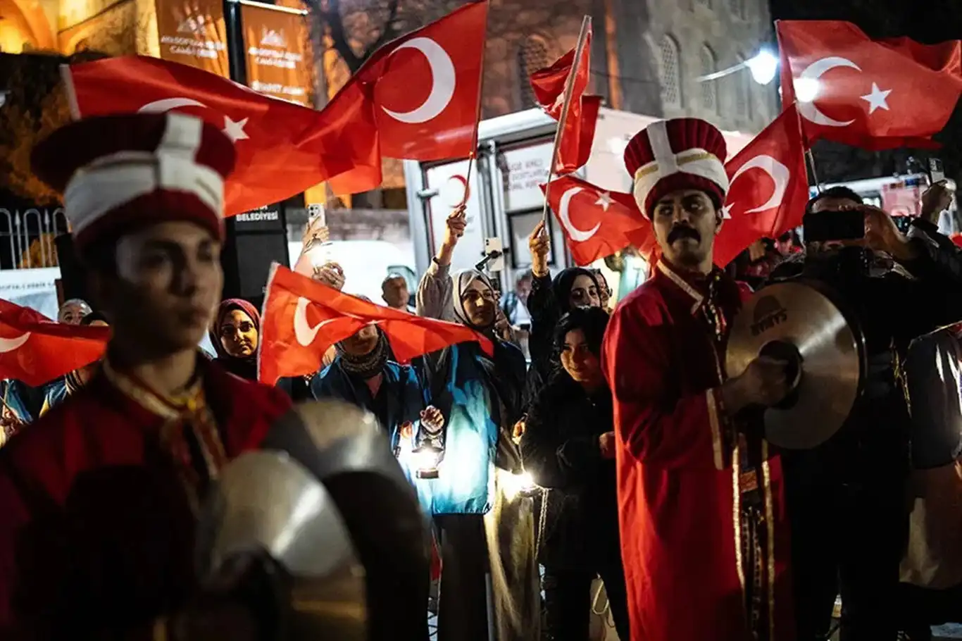 Topkapı Sarayı'ndan Ayasofya'ya "Kadir Alayı" yürüyüşü Topkapı Sarayı'ndan Ayasofya'ya "Kadir Alayı" yürüyüşü