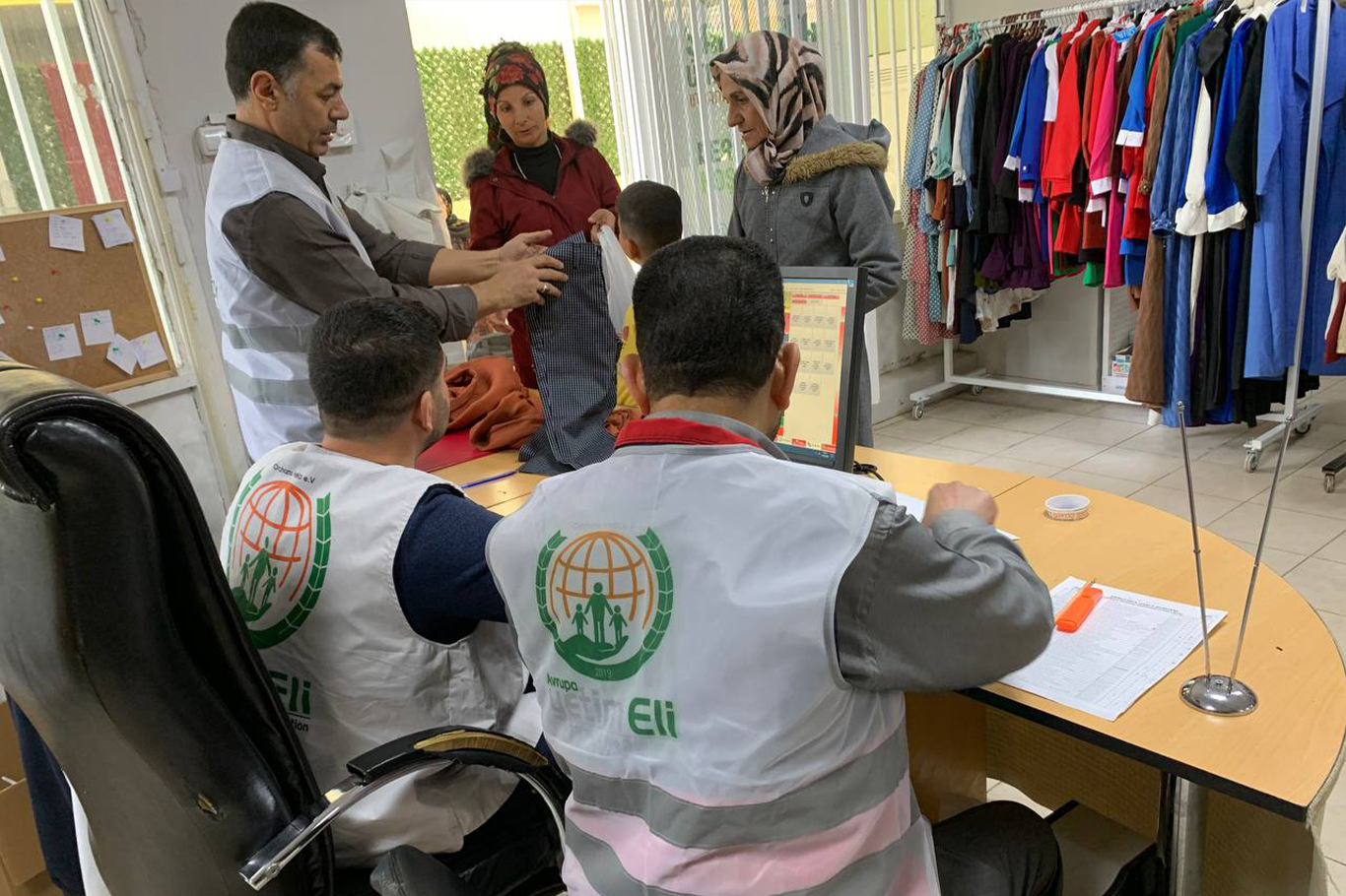 Avrupa Yetimeli, deprem bölgesindeki çocuklara bayramlık dağıttı Avrupa Yetimeli, deprem bölgesindeki çocuklara bayramlık dağıttı