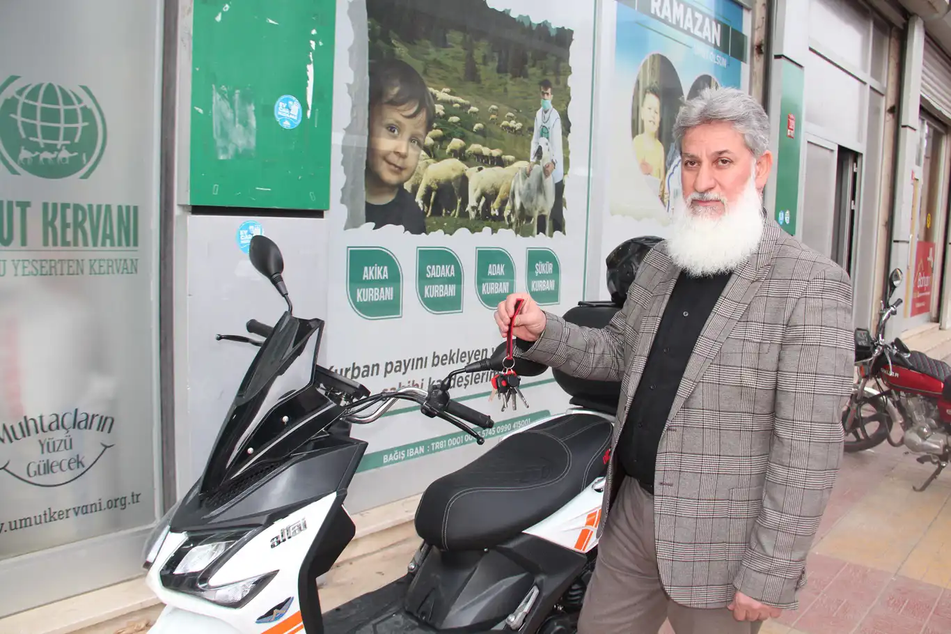 Batmanlı hayırsever, motosikletini Gazze'ye bağışladı Batmanlı hayırsever, motosikletini Gazze'ye bağışladı