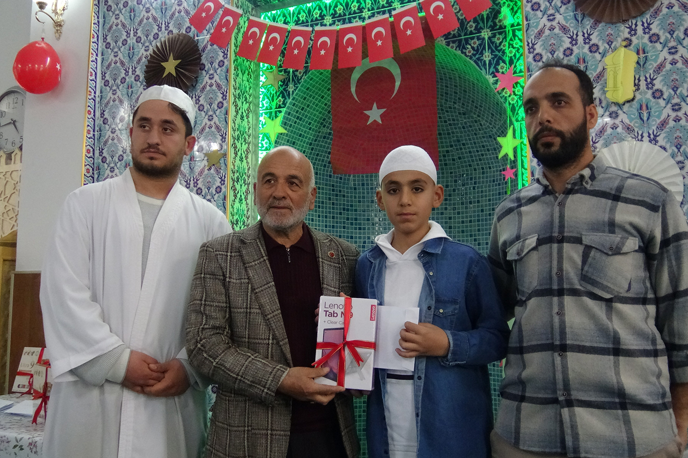 Malatya'da teravih ve mukabeleye katılan çocuklar ödüllendirildi