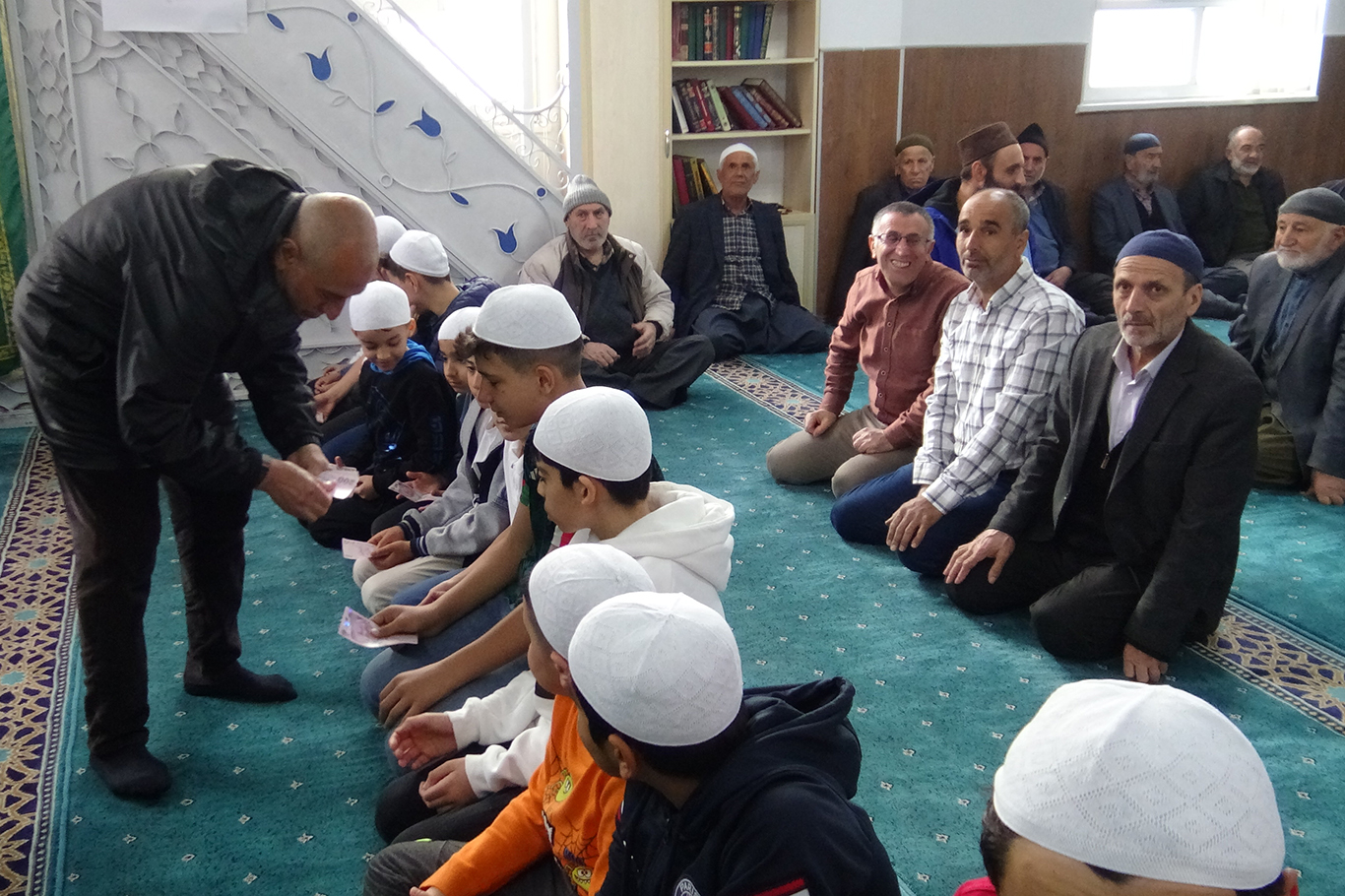 Malatya'da teravih ve mukabeleye katılan çocuklar ödüllendirildi