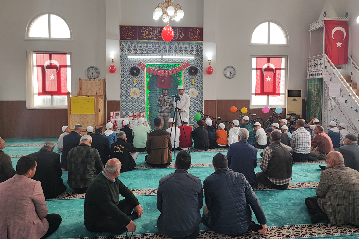 Malatya'da teravih ve mukabeleye katılan çocuklar ödüllendirildi