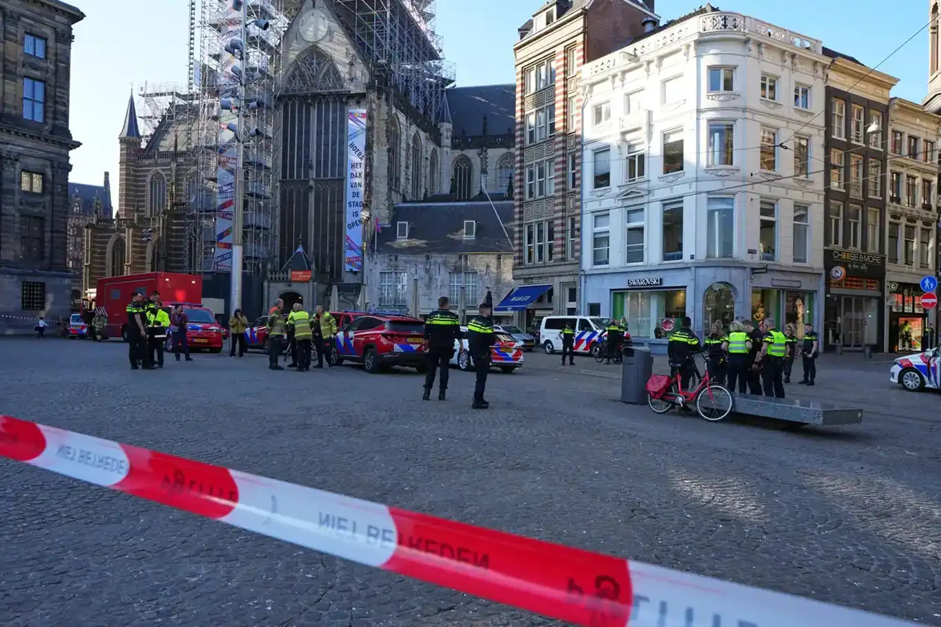 Hollanda'da bıçaklı saldırı: 5 yaralı Hollanda'da bıçaklı saldırı: 5 yaralı