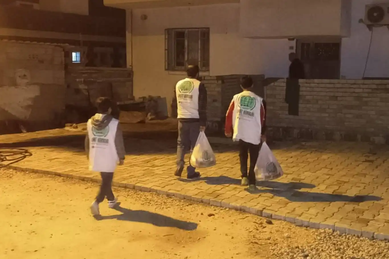 Umut Kervanı İdil’de muhtaç ailelere yardım ulaştırdı Umut Kervanı İdil’de muhtaç ailelere yardım ulaştırdı